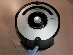 How to disassemble and clean your Roomba 560