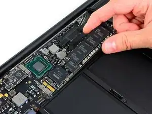MacBook Air 13" Mitte 2012 SSD Festplatte austauschen