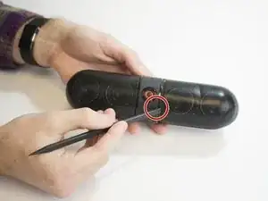 Beats Pill 1.0 öffnen