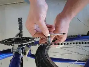 How to separate or replace the links in a bike chain