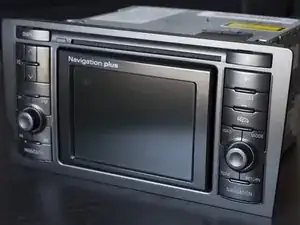 Disassembling Audi Navigation Plus unit