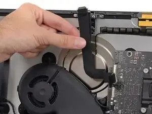 iMac Intel 21,5" EMC 2544 Kamera- und Mikrofonkabel austauschen