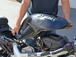 1999-2002 Suzuki SV650 Tank Replacement