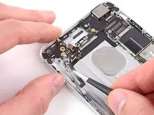 iPhone 6 Plus Lautstärkeregler- und Stummschalterkabel ersetzen
