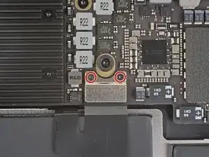 Restliche Anschlüsse am Logic Board trennen