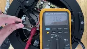 Im Ruhezustand sollte der Drucksensor ununterbrochen sein, was bedeutet, dass das Multimeter beinahe keinen Widerstand zeigen sollte.