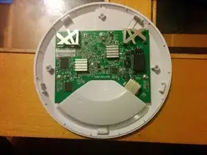 So öffnest du einen Ubiquiti UniFi AP AC Lite