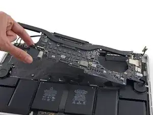 MacBook Pro 15" Retina Display Mitte 2015 Logic Board austauschen