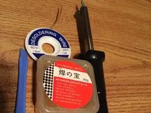 Wie man  Lötzinn von Lötstellen entfernt