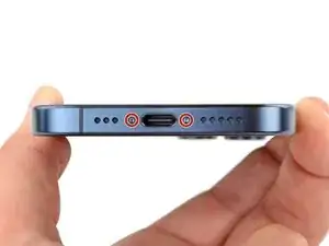 iPhone 15 Pro Pentalobe Schrauben entfernen