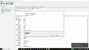 Hier siehst du, wie das Klonen des alten Laufwerks mit Macrium Reflect beendet wird. Du musst dann das Gerät öffnen, die beiden Laufwerke ausbauen und das neue Laufwerk installieren. Da du auch die Boot-Daten kopiert hast, sollte der Computer problemlos hochfahren.