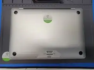MacBook Pro 13" zwei Thunderbolt-Anschlüsse 2020 Touchbar entfernen