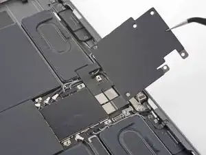 Obere Kabelabschirmung