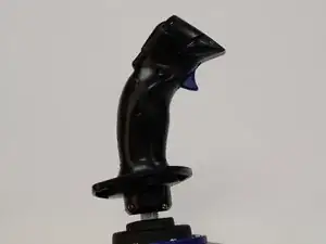 J1 Schrauben am Griff des Joysticks