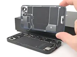 iPhone 16e Glasrückseite entfernen