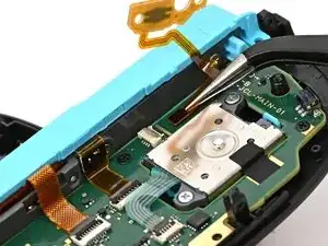 Joy-Con 2 (links) Mittelrahmen einbauen