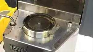In diesem Video erfährst du, wie du die alten Bauteile aus deiner Gaggia Classic Espressomaschine ausbauen kannst.