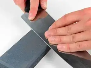 Wie man ein Messer schärft