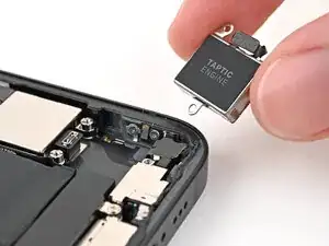 iPhone 16e Taptic Engine ausbauen