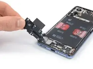 OnePlus Nord 2 5G Abdeckung der Tochterplatine entfernen