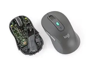 So öffnet man die Logitech Signature AI Edition M750 Wireless Maus