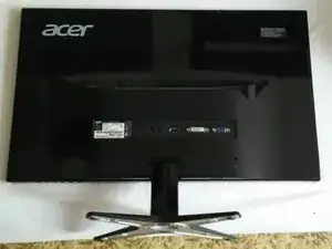 Demontage eines Acer Monitors mit dünnem Rahmen