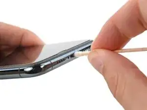 Wie du den Lightning-Anschluss deines iPhones reinigst
