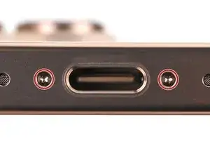 iPhone 16 Pro Pentalobe Schrauben eindrehen