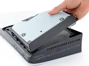 Wie ein Laufwerk an der PlayStation 5 Pro eingebaut wird