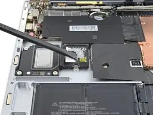 Wärmeleitpaste im Microsoft Surface Laptop 5 auftragen