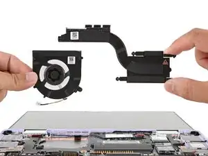 Entfernen des Kühlkörpers und des Lüfters beim Framework Laptop 12