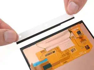So wird Display-Kleber auf das Steam Deck OLED aufgetragen
