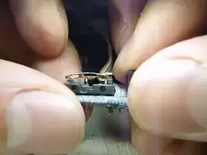 Reparatur einer Razer Naga Trinity Taste