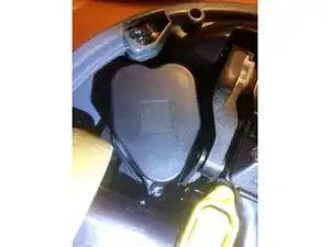 Bürstenmotor tauschen.