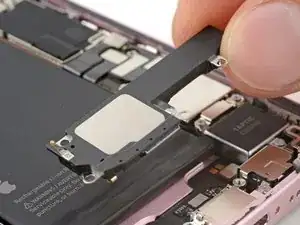 iPhone 15 Lautsprecher entfernen