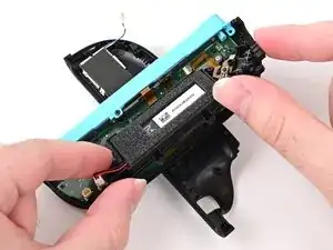 Joy-Con 2 (links) Mittelrahmen entfernen