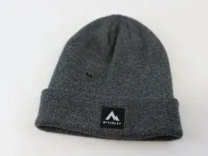 Ein Loch in einem gestrickten Kleidungsstück reparieren (mit Stopfnähten)