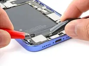 Verwendung des VoltClip, um einen iPhone Akku zu lösen