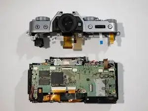 Entfernen der oberen Abdeckung bei einer Fujifilm X-T10