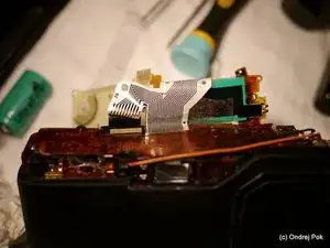 Reparatur fehlender LCD-Segmente bei einer Ricoh GR-1
