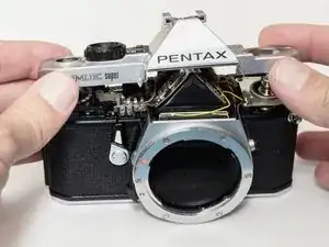 Pentax ME Super obere Abdeckung entfernen
