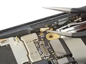 Pixel 8 Pro Antennenkabel abtrennen