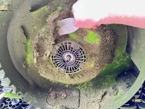How to Clean the Deck of a Greenworks M060L00