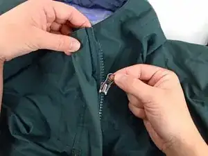 Schieber  an einem Plastikreißverschluss ersetzen