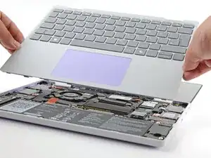 Austausch der Eingabeabdeckung (bei ausgebauten Erweiterungskarten) beim Framework Laptop 12
