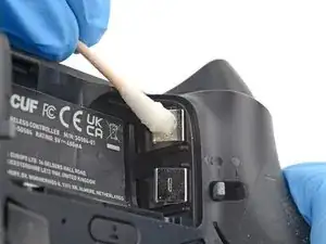 Korrodierte Batteriekontakte reinigen