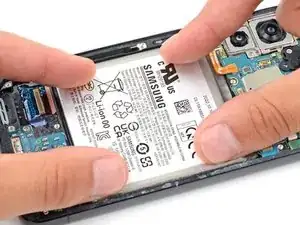 Wie ein neuer Akku im Samsung Galaxy S22 oder S22+ eingebaut wird