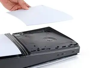 Abdeckung der CMOS Batterie an der Konsole entfernen