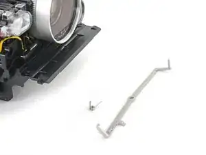 Wie man den Hebel der Filmklappe der Polaroid I-2 wieder einbaut