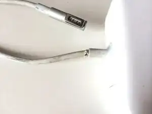 Apple Netzadapter defektes Kabel reparieren